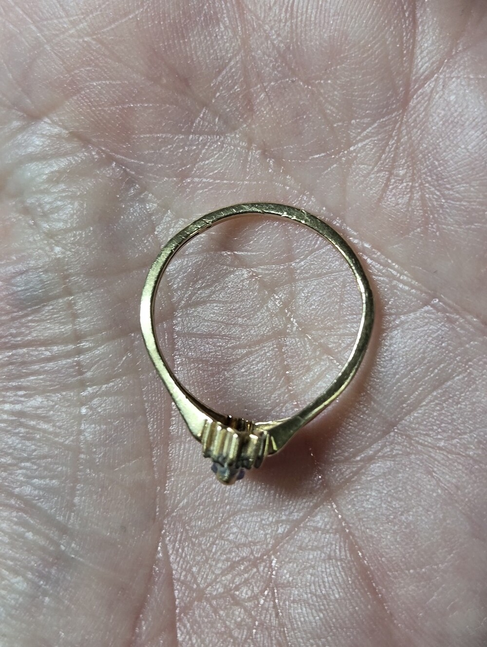 Vintage 10kt Gold Ring with Light Purple Oval Stone - Picture 6 of 10